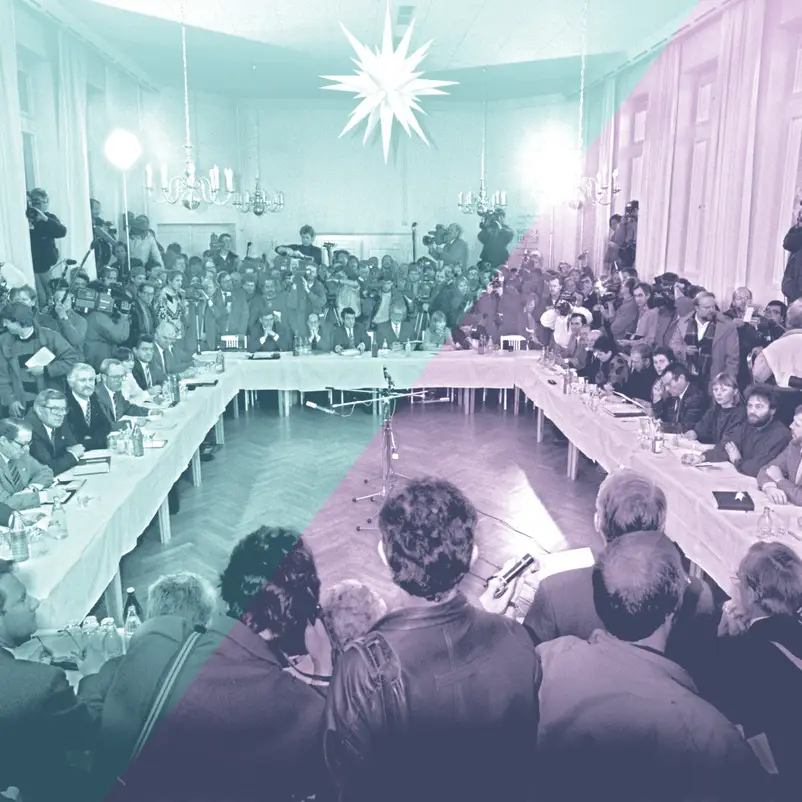 Auf Augenhöhe: Der Zentrale Runde Tisch im Dietrich-Bonhoeffer-Haus in Berlin, 7. Dezember 1989 (SZ-Photo)